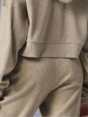 ALO Yoga Muse Ribbed Joggers In gravel heather - like new. Size medium